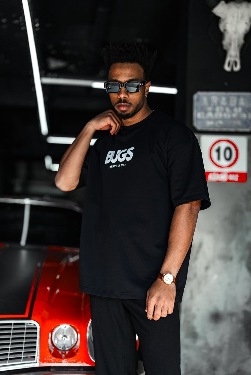 Cartoon Rabbit Graphic T-Shirt – What’s Up Doc