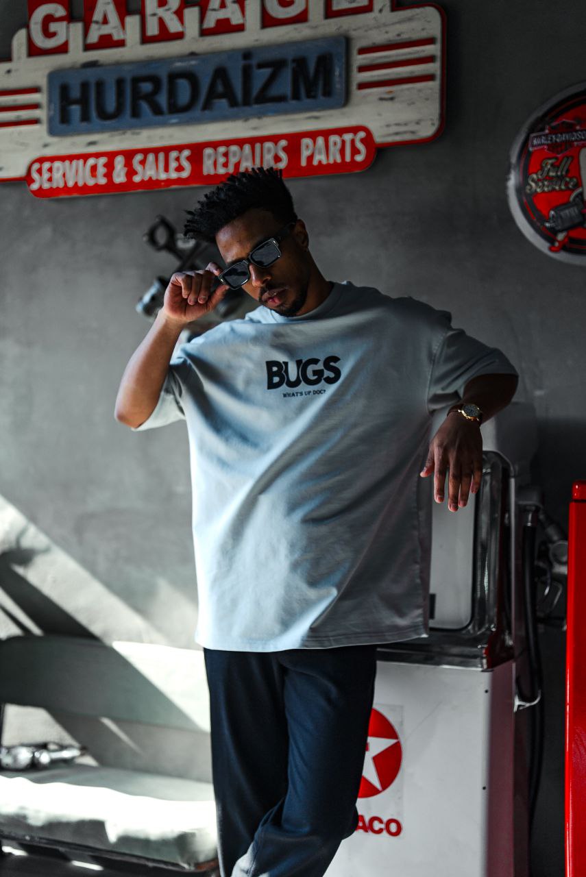 Cartoon Rabbit Graphic T-Shirt – What’s Up Doc