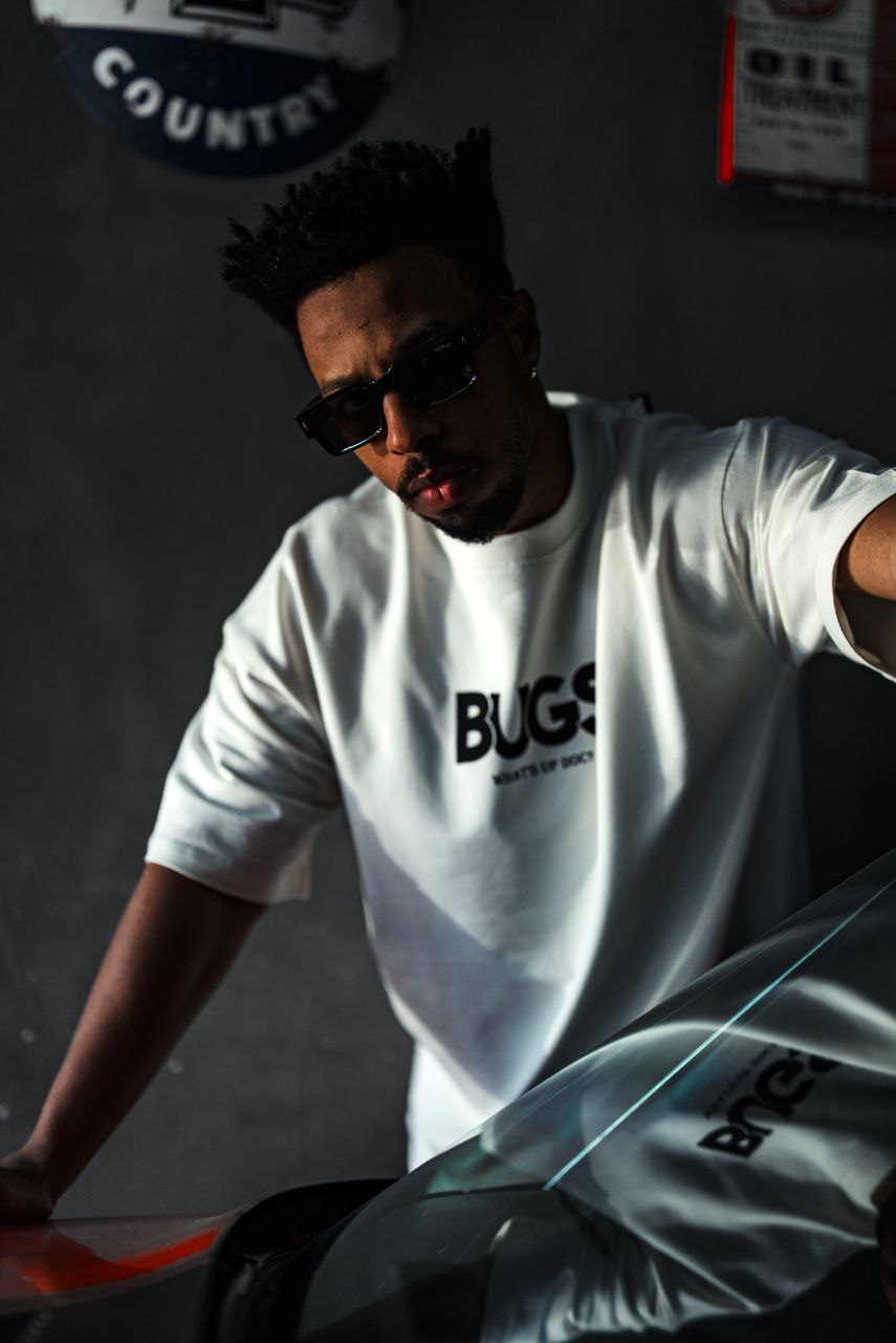 Cartoon Rabbit Graphic T-Shirt – What’s Up Doc